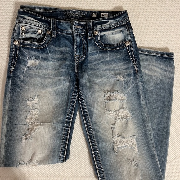 A pair of light distress denim skinny jean - Picture 3 of 3